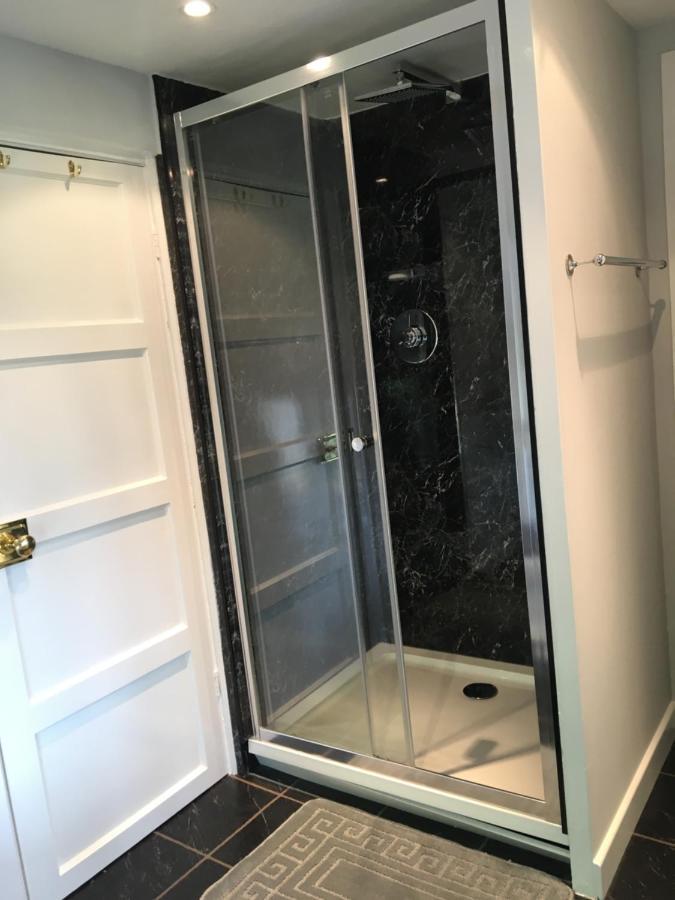Bron Hafren Bed & Breakfast Монтгомъри Екстериор снимка