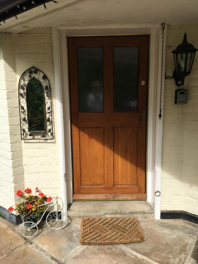 Bron Hafren Bed & Breakfast Монтгомъри Екстериор снимка