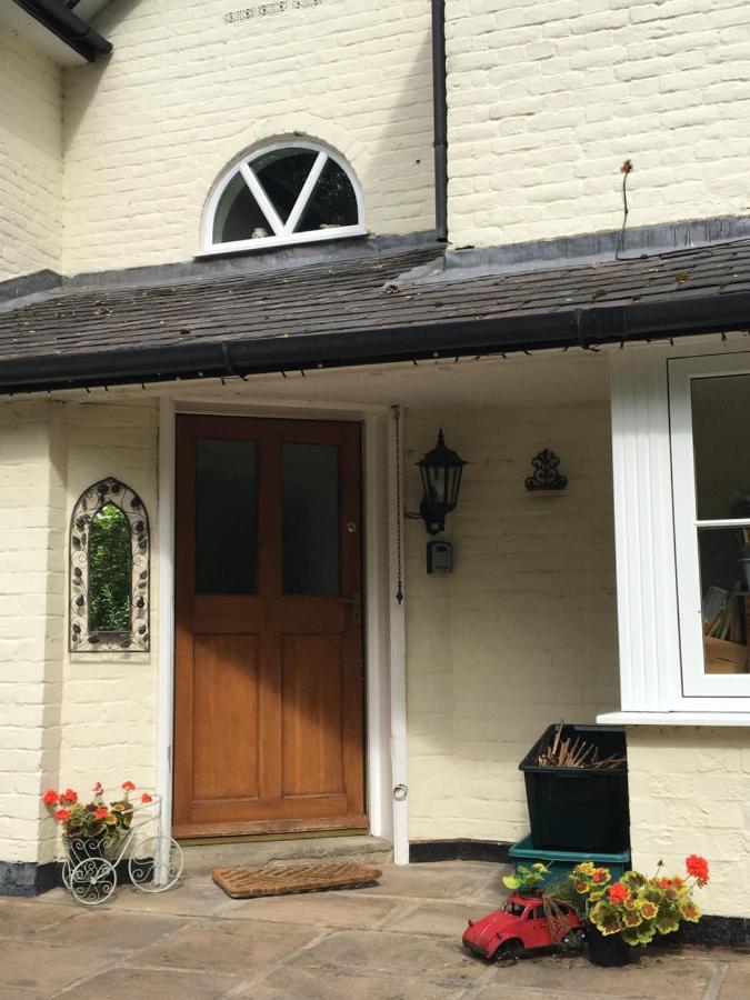 Bron Hafren Bed & Breakfast Монтгомъри Екстериор снимка