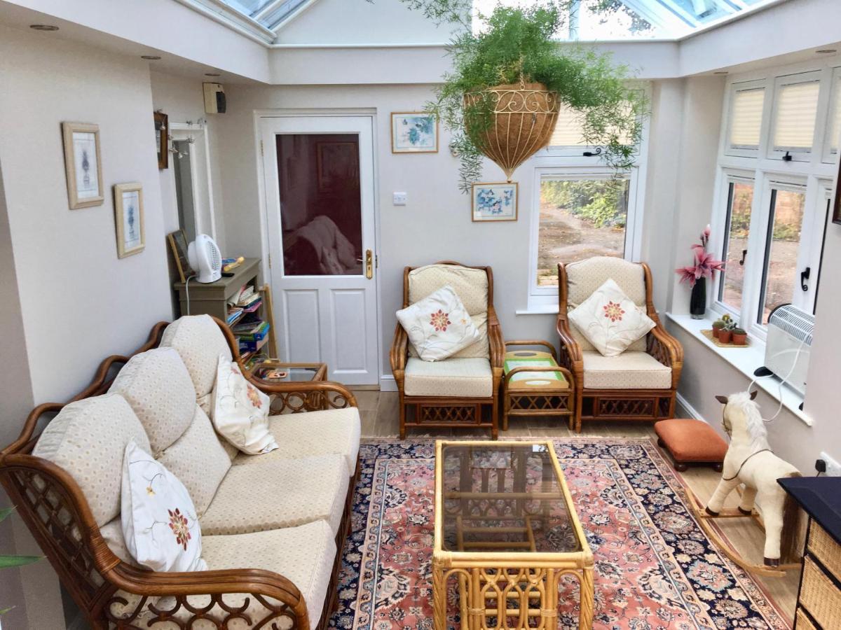 Bron Hafren Bed & Breakfast Монтгомъри Екстериор снимка