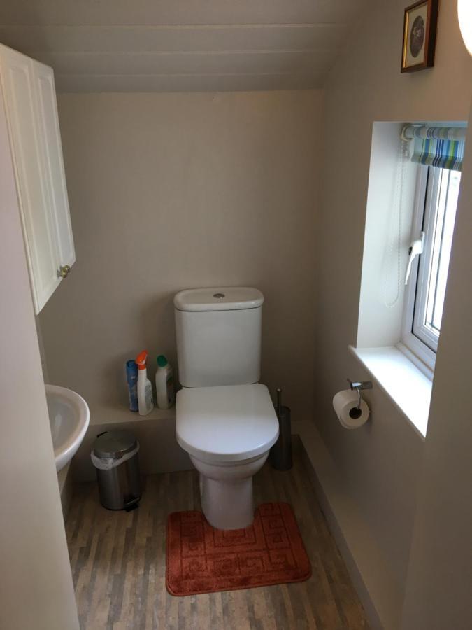 Bron Hafren Bed & Breakfast Монтгомъри Екстериор снимка