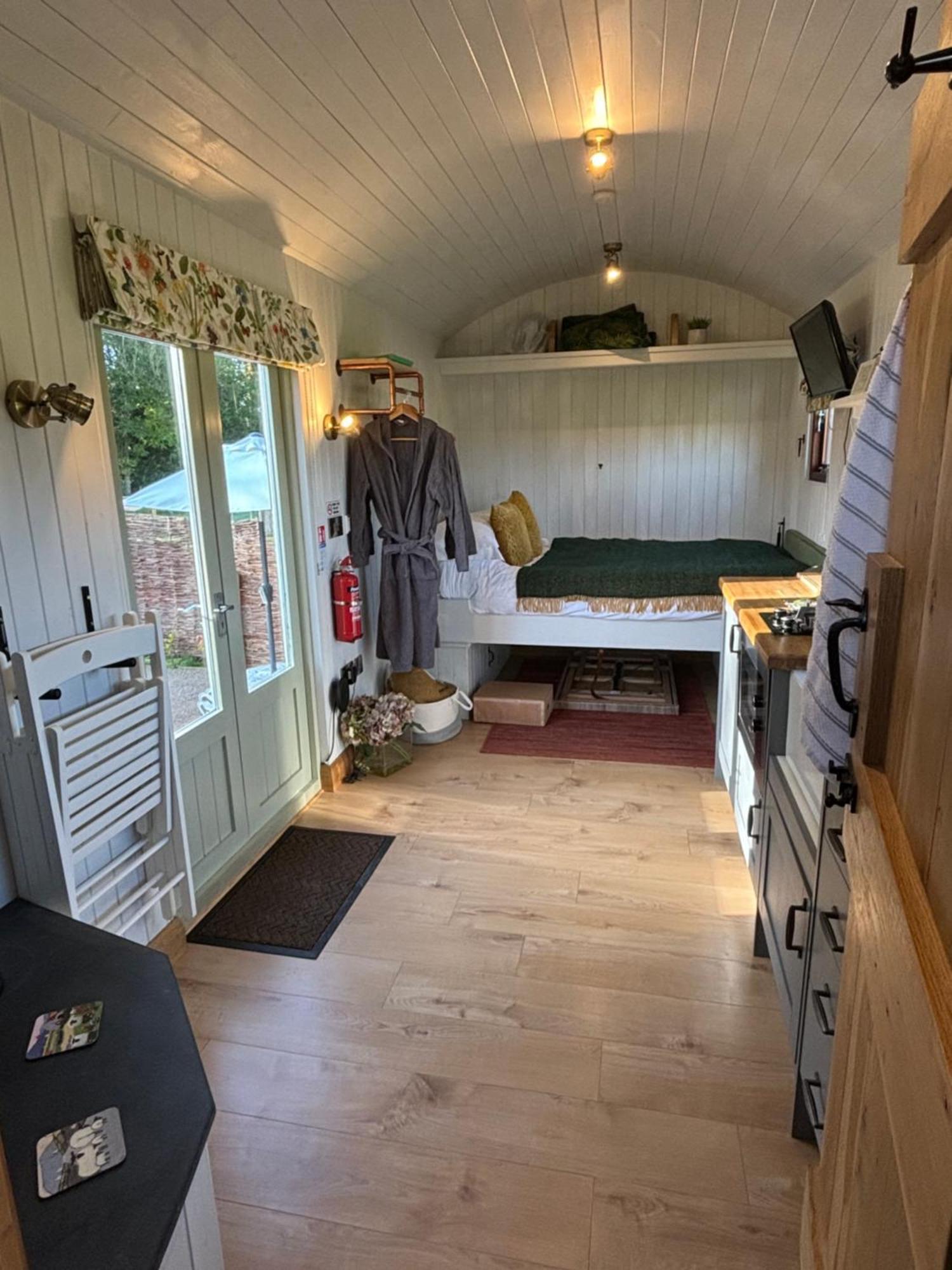 Bron Hafren Bed & Breakfast Монтгомъри Екстериор снимка