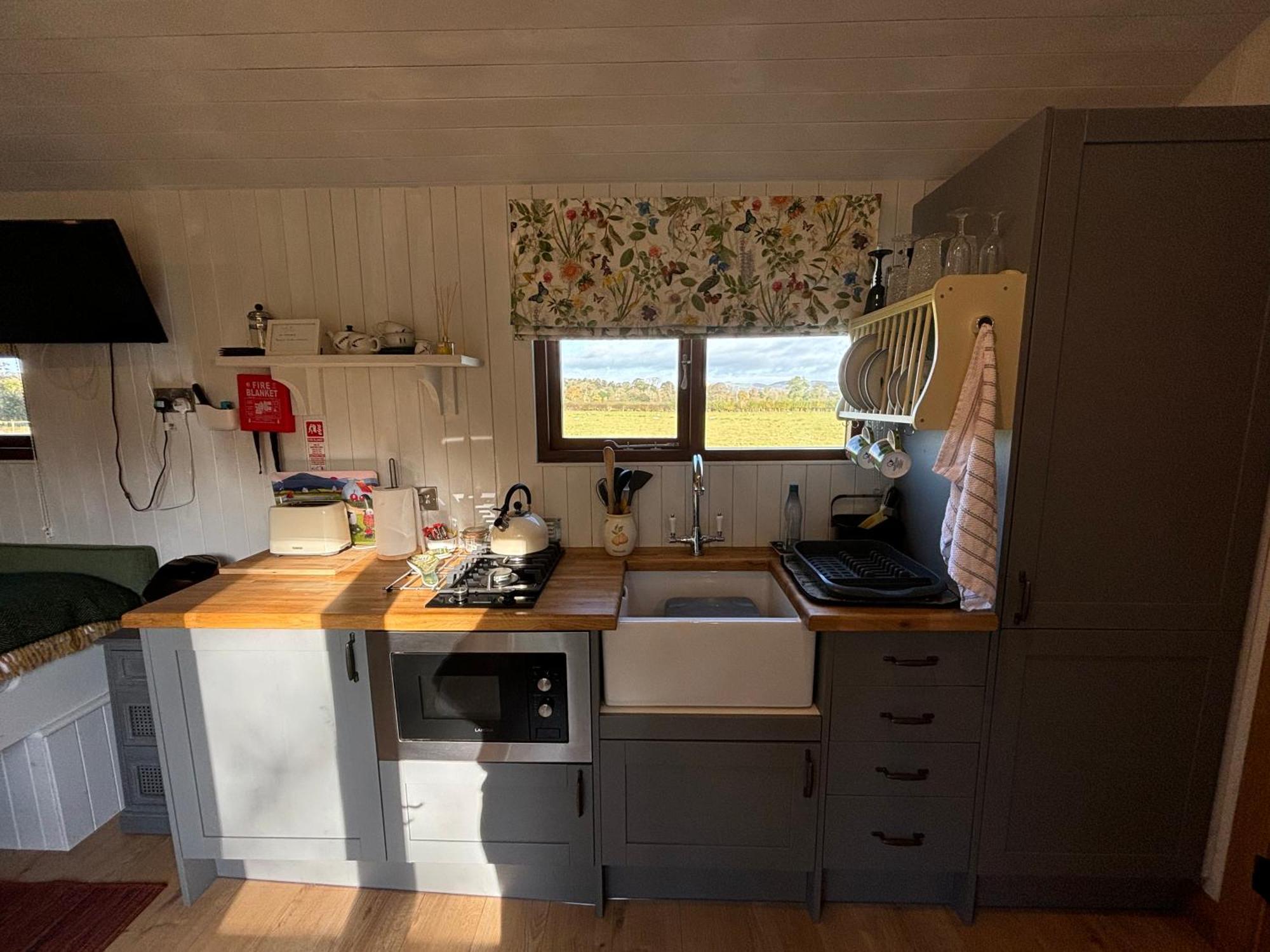 Bron Hafren Bed & Breakfast Монтгомъри Екстериор снимка