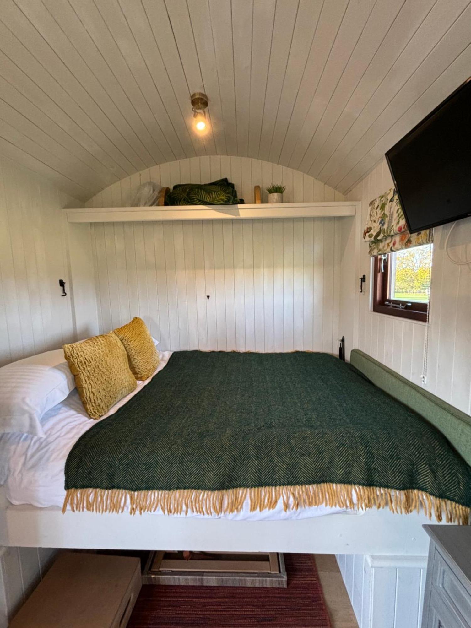 Bron Hafren Bed & Breakfast Монтгомъри Екстериор снимка