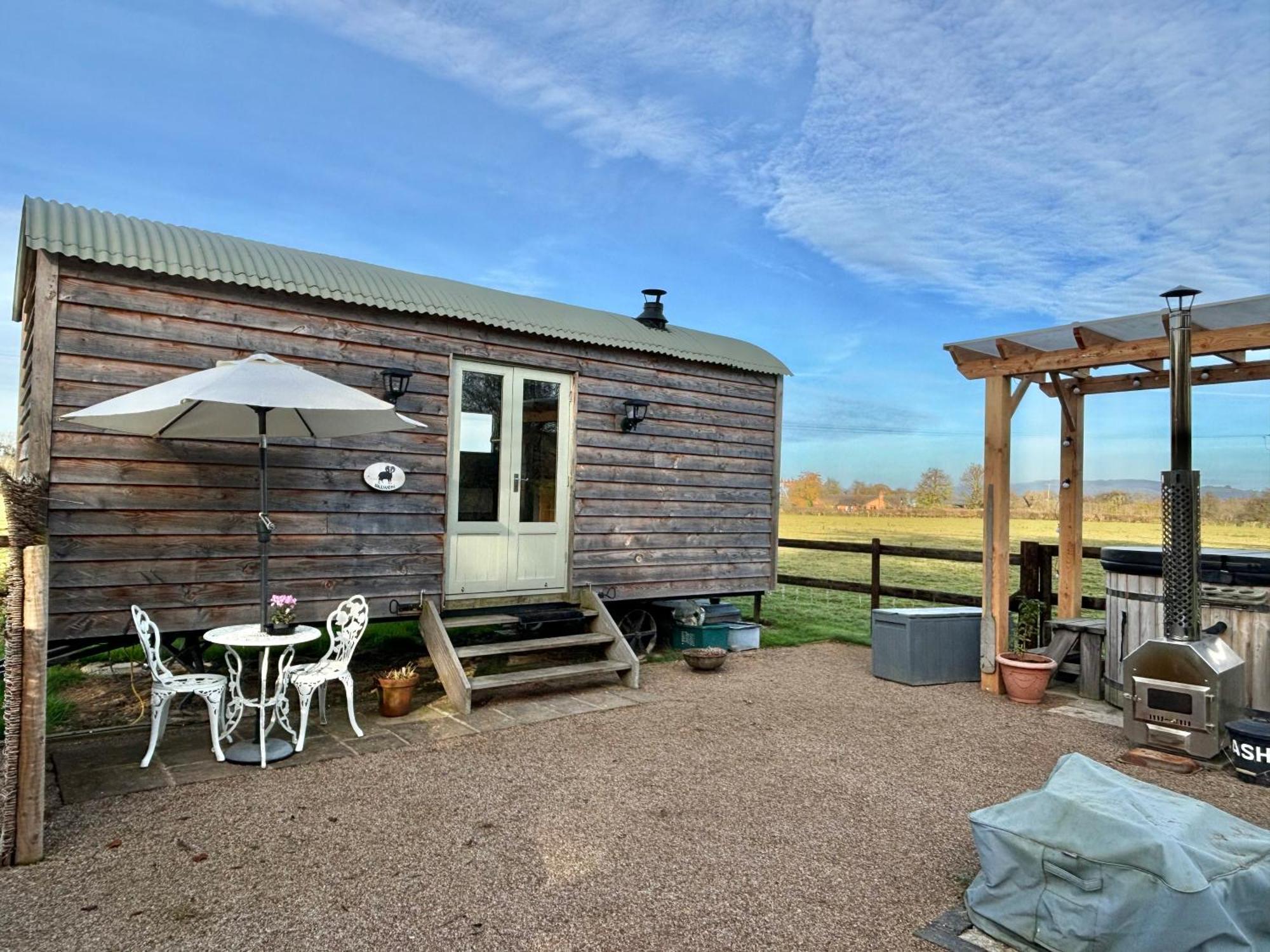 Bron Hafren Bed & Breakfast Монтгомъри Екстериор снимка